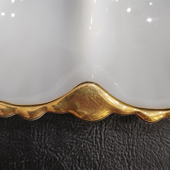 Vintage Anchor Hocking Milk Glass Eggplate With Gold Trim - Picture 4 of 10